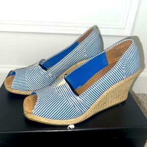 Toms Shoe Wedge Blue white size 6.5